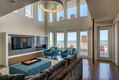 Image de Maison moderne en bord de mer avec ascenseur