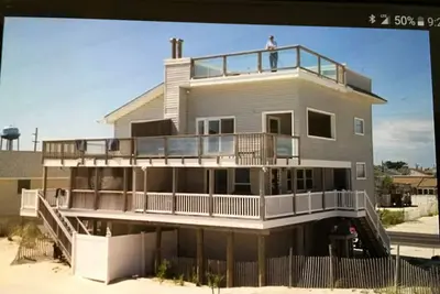 Image de Maison de bord de mer de 4 étages avec accès direct à la plage. Fun amusant fun! ! ! !