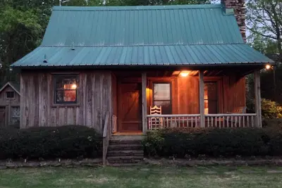 Image de Camp David - calme, charmant et beau chalet de 2 chambres sur la petite rivière rouge