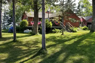 Image de Retraite de Northwoods sur Bad Medicine: baignade de qualité, sports nautiques et motoneige