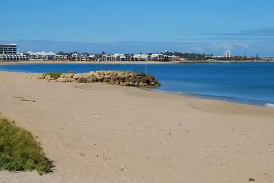 Image de Cottage by the Sea Mandurah, Comfortable, Location Plus, Family & Pet Friendly