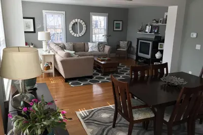 Image de Condo spacieux, lumineux et contemporain situé au centre de Tout! ! !
