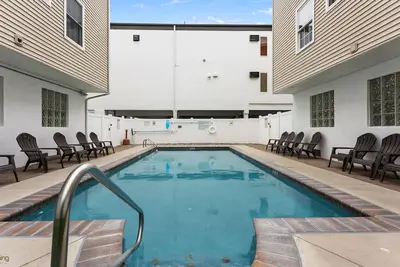 Image de * Voici la Une! * Piscine * Pont SUPÉRIEUR Sur Le Toit PRIVÉ * Ouvert 6 / 5-6 / 16! Fête du travail Wknend!