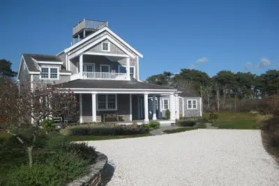 Image de Spacieuse maison privée sur 3 acres près de la plage / piste cyclable / navette