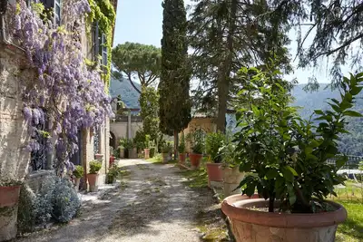 Image de Superbe propriété privée dans un Bourg du XVIIé siècle.