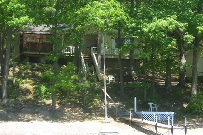 Image de Maison de vacances au bord du lac avec Cheminée et bain à remous.