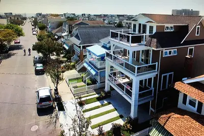 Image de New Ocean View Single, 5 Bdrm, 3. 5 Bath, Parking 4, 1 Block To Beach, Ascenseur