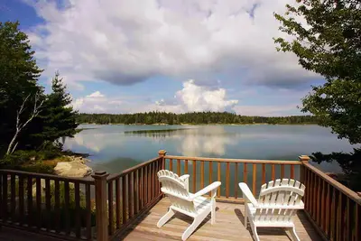 Image de Waterfront Maine Island Cottage, tout nouveau poteau et poutre!