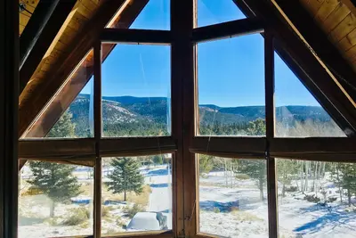 Image de AspenGrove Lodge: chalet sur 2 acres, vues, faune, 5 minutes à ski / lac / golf / randonnée