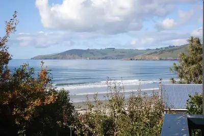 Image de Vue sur la mer et la plage avec baignade sécurisée à 15 min au nord de Dunedin.