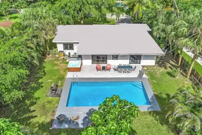 Image de Plantation Oasis. Sleeps 14. . 5 / 3 Maison PRIVÉE.
