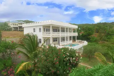 Image de Privé, nouveau, luxueux, piscine chauffée solaire, vue spectaculaire, cuisine en option