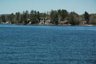 Image de Cottage au bord de l'eau privé et mis à jour sur Winnipesaukee