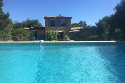 belle maison  construite dans la tradition provençale (Beautiful new house built in the Provençal tradition)