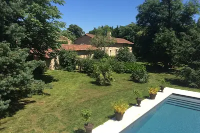 Image de Maison de famille, piscine chauffée et tennis privés, campagne, 18 couchages