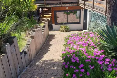 Image de Appart independant avec terrasse, dans une maison proche de l'océan et du centre