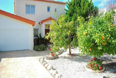 Hk Villa Paphos: Vues sur la mer: Piscine privée chauffée: Spa Spa: WiFi: Uk Tv: Vélos