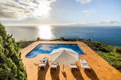 Image de Secluded Sunset Villa set in lush mature gardens with amazing sea view