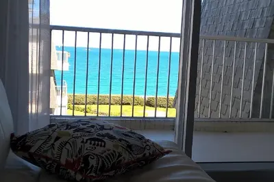 Image de Appartement 65 m2, 2 chambres, les pieds dans l'eau, proche  des commerces