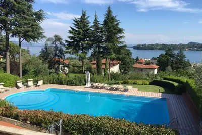 Appartement dans résidence avec piscine vue lac