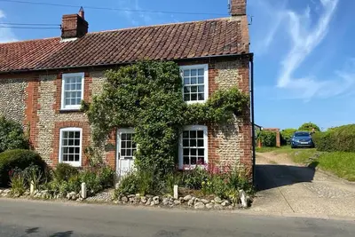 Image de Jolie maison de campagne conviviale en briques et silex Ă 2 miles de Blakeney
