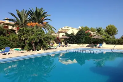 Image de Villa avec vue sur la mer et la montagne et piscine commune