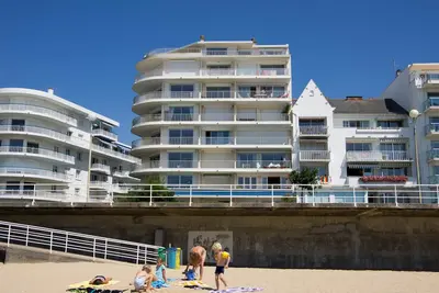 Image de Studio dans immeuble en bord du milieu de la plage à La Baule 4 nuitées minimum.