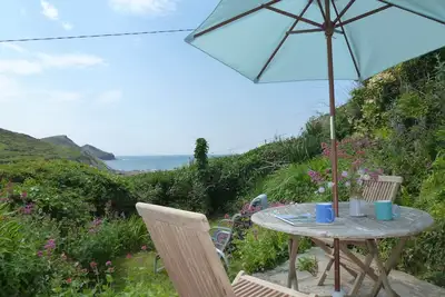Image de Chalet confortable avec vue sur la mer, près de la plage