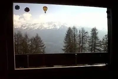 Image de Grand appartement de 150m2 avec piscine, salle de jeux, vue panoramique sur la vallée du Rhône et le mont Cervin