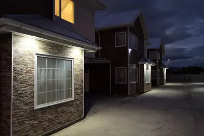 Maisons neuves et centrales en copropriété privée.
