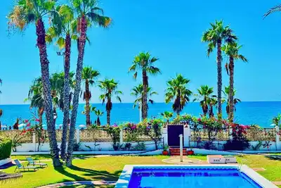 Image de Magnifique Maison En Bord De Mer Avec Une Terrasse Spacieuse, Piscine Et Wifi Gratuit