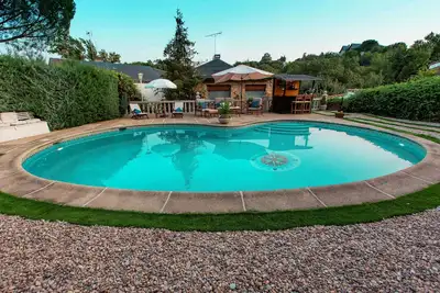 Image de Fantastique Famille Chalet Minutes De Madrid \/ Offre 17\/18\/19 AOÛT 399 € P \/ N