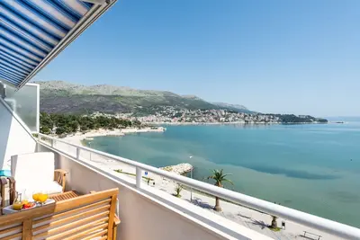 Appartement Duplex Avec Vue Mer à seulement 10 mètres de la mer!