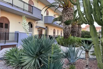 Image de Maison de vacances : deux grands appartements à 300 m de la plage dans quartier
