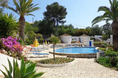 Image de Villa de luxe de 2 chambres sur Quinta da Saudade, avec 2 piscines, court de tennis, etc.