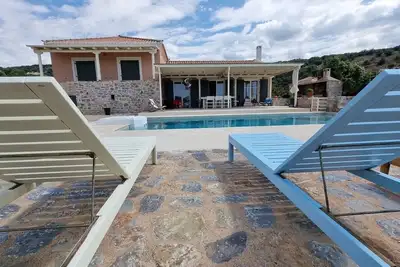 Image de Family-Friendly Villa, , equipped with Top Quality Furniture & Amenities.