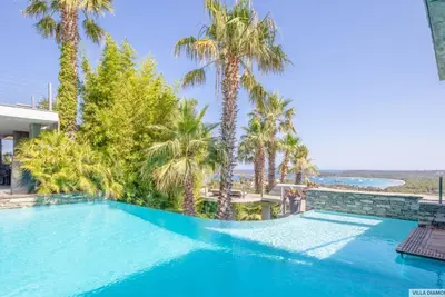 Image de Location villa de prestige avec piscine privée en Corse du Sud, sublime vue mer