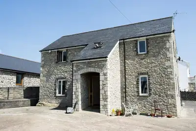 Image de La maison de vacances moderne et rurale peut accueillir plus de 8 personnes. grande famille ou voyageur d'affaires
