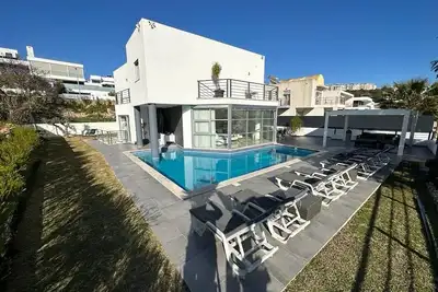 Image de Villa de luxe, Albufeira Marina, maintenant disponible pour des séjours plus courts en hiver