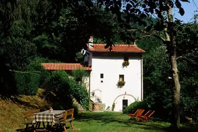 Image de ancient restored mole with natutal pool in the river
