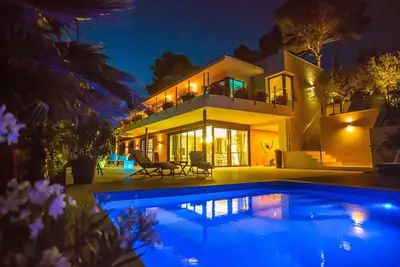 Image de Villa de luxe à Tossa de Mar près de la plage avec piscine chauffée