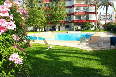 Image de Brand New. Dans Le Centre (Pas Necessaire Car). Piscine, les jardins. Climatisat