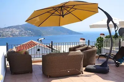 Image de Villa avec piscine privée chauffée et vue sur la mer