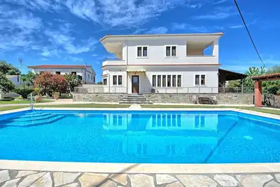 Image de Acharavi Beach Villa - Villa de luxe sur la mer à Acharavi, Corfou, Grèce