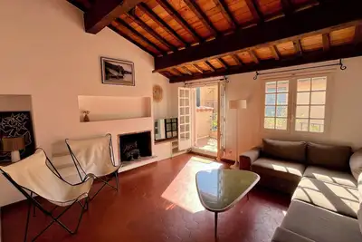 Image de Grand duplex de caractère avec belle terrasse, en plein centre (Wifi).