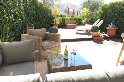Image de Juan Flore, Appartement luxueux avec terrasse et pont de jardin, Juan Les Pins