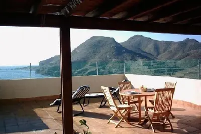 Image de Spacieux appartement climatisé surplombant la mer