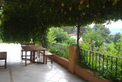 Image de 145 m2, vue imprenable, Piscine Privée, entre Aix en Provence et Cassis