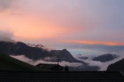 Image de ferme de montagne idyllique, avec une vue magnifique sur le Zillertal et Inntal!
