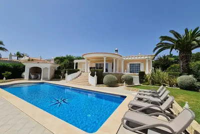Image de Luxury holiday villa, fantastic ocean views, WiFi, next to golf course